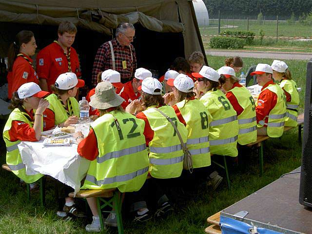 L' équipe ds scout qui a participé à l' organisation.